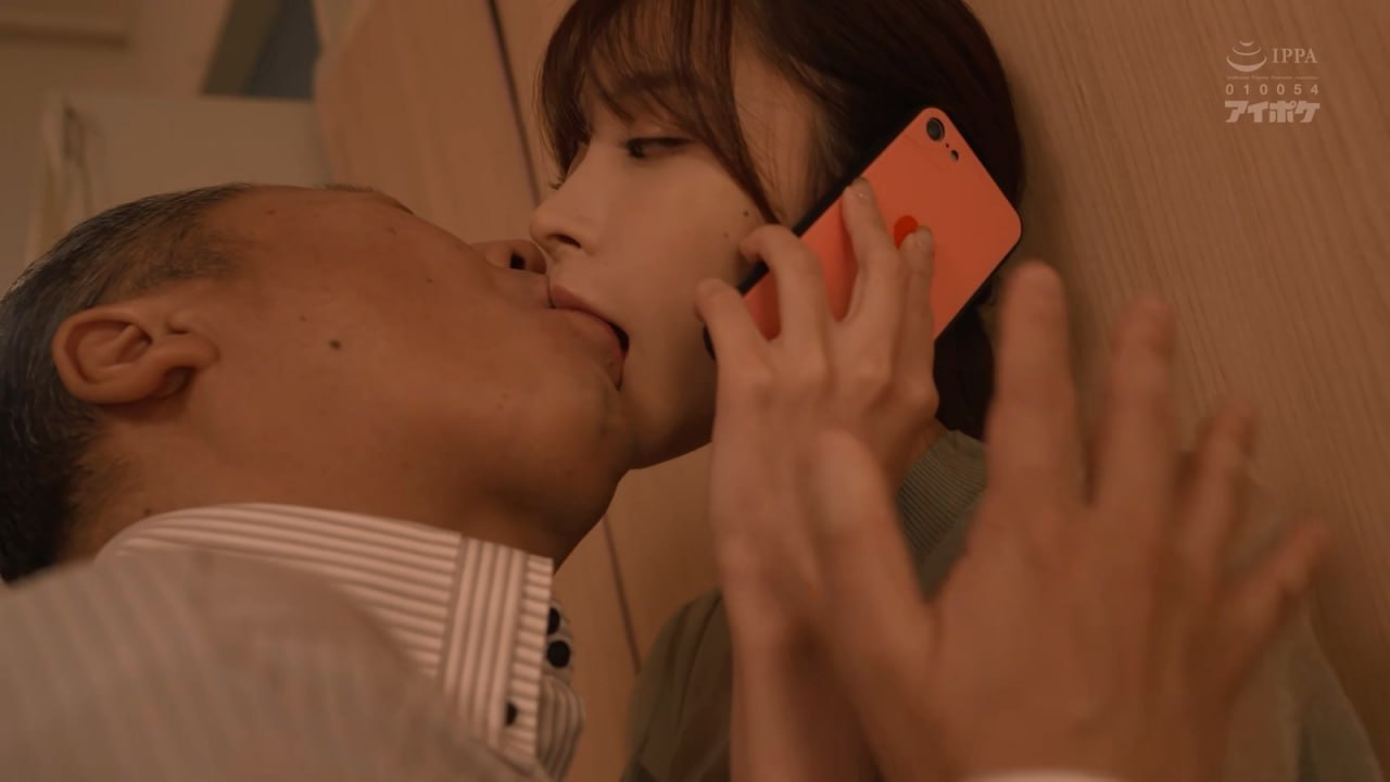 【奶味小仙女】身上倒酸奶再舔浴缸足交，吊带网袜后入性感大屁股，快速抽插最后内射
