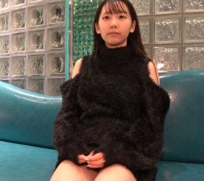 极度淫骚一线天美穴颜值女神大尺度自慰 吊带黑丝假屌插嘴 扩阴器 浴室水管插入冲穴 牛奶抹逼假屌骑乘